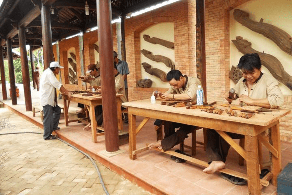 Cẩm Kim handicraft village tour
