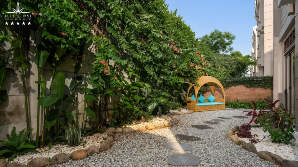 Experience hotel rooms with connecting rooms at Silk Sense Hoi An.