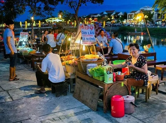 Street Food With The Flavors Of The Old Quarter