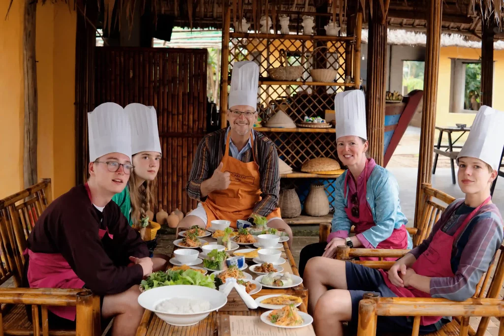 What is farm-to-table food and why is it becoming increasingly popular in Hoi An?