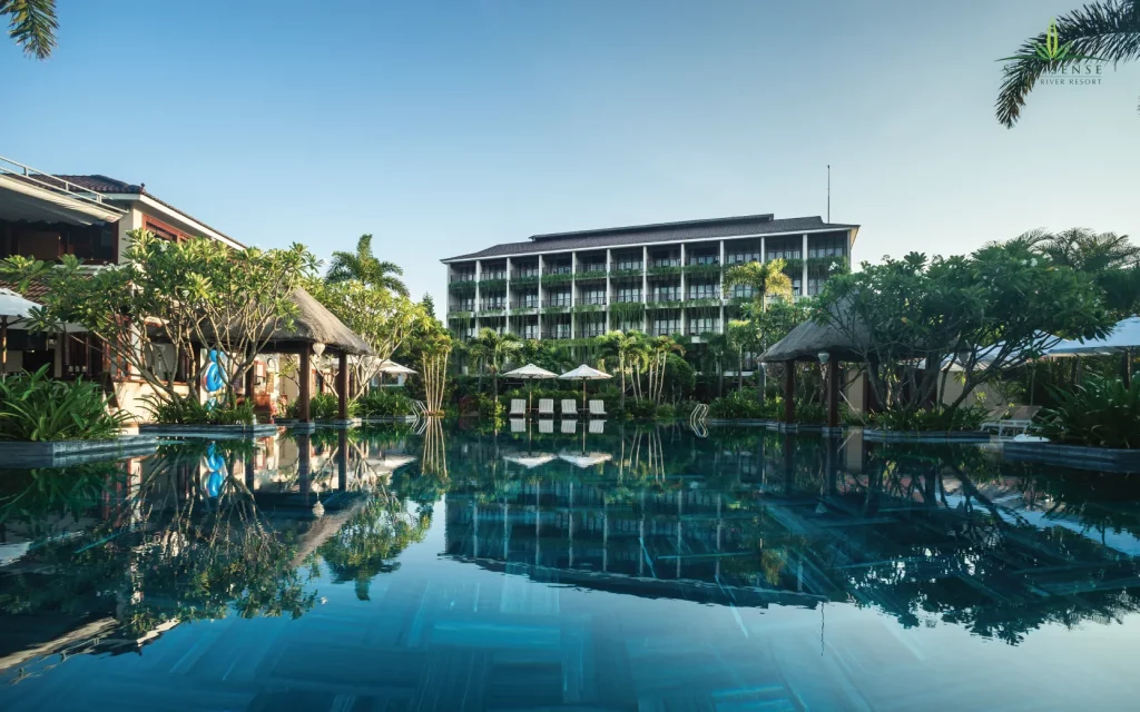 Ozone Saltwater Infinity Pool