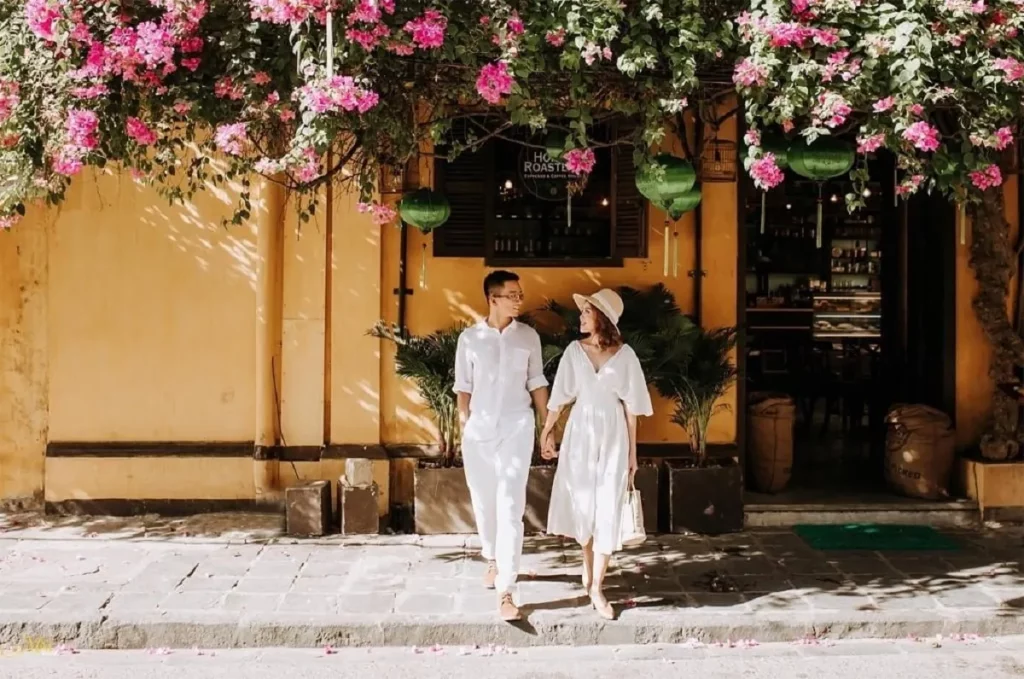 Dạo bước cùng nhau qua những góc phố cổ đầy cảm xúc