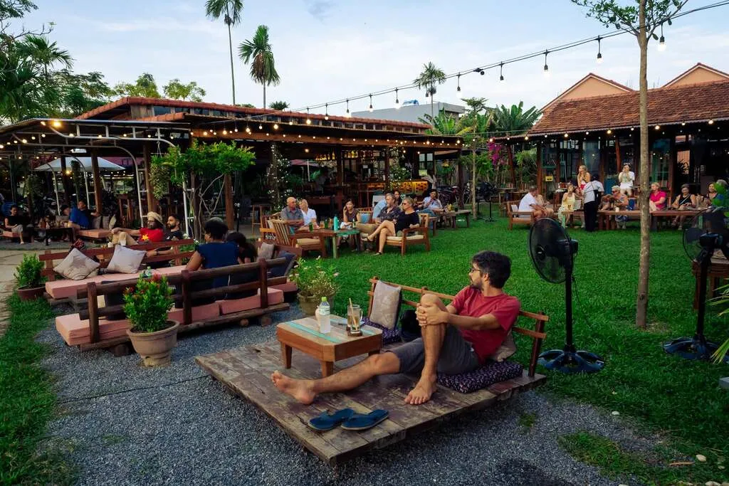 Roving Chillhouse – Coffee Shop Amid Hoi An Rice Fields