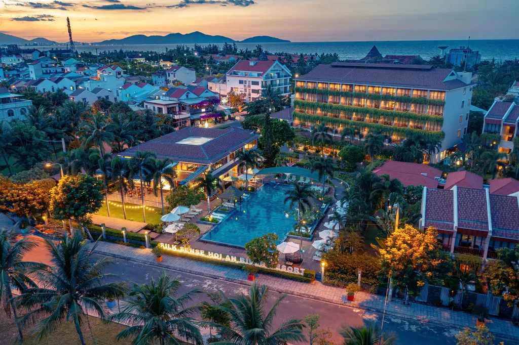 The Resort Comes Alive After Dark
